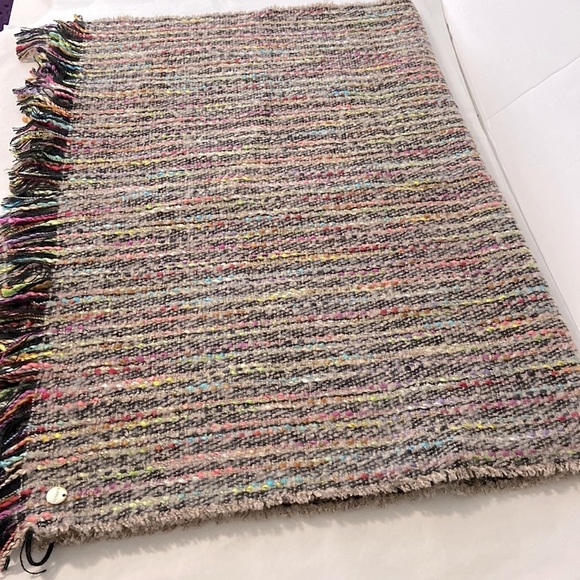 Express Blanket Scarf with Neon details - Picture 2 of 4